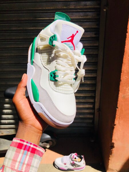 Jordan 4 SB