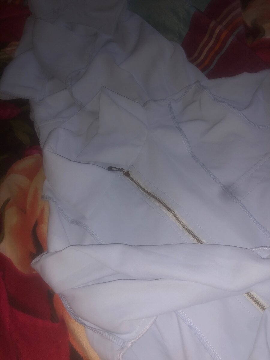 Veste blanche élégante zippée