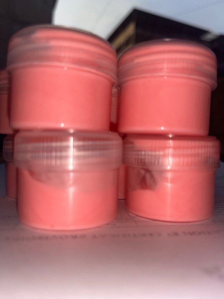 PRODUIT DE LÉVRE ROSE