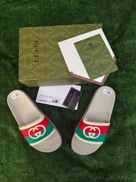 Claquettes de luxe Gucci élégantes
