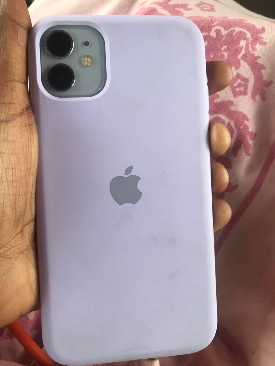 iPhone 11 256 gb iCloud locked