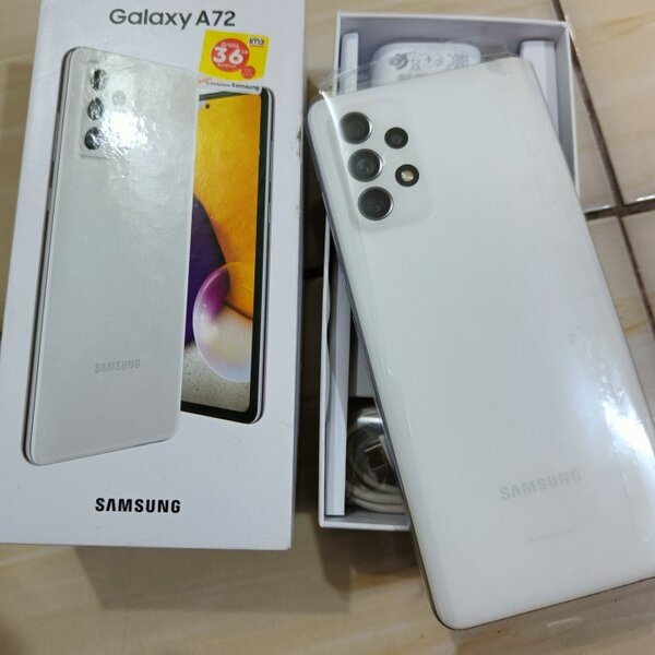 Brand new galaxy A72 5G 128gb/6gb ram 4500mAh battery capaci