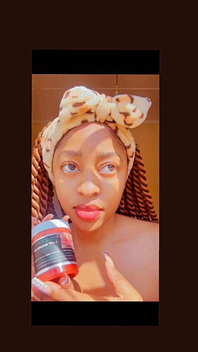 Lip scrub for pink lips