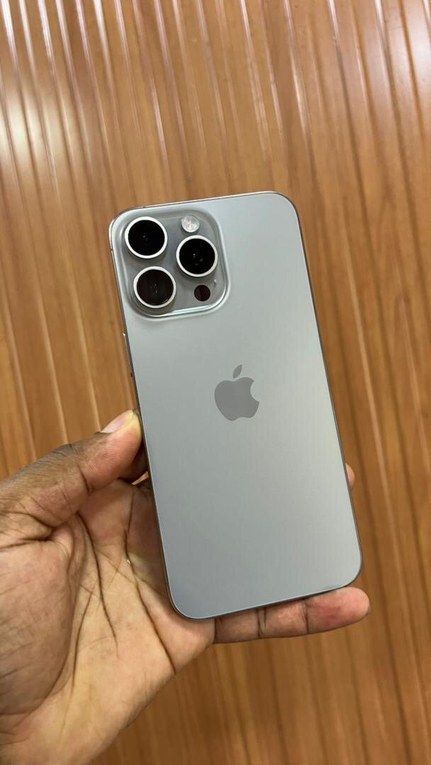 iPhone 15 Pro Max 128Go Gris