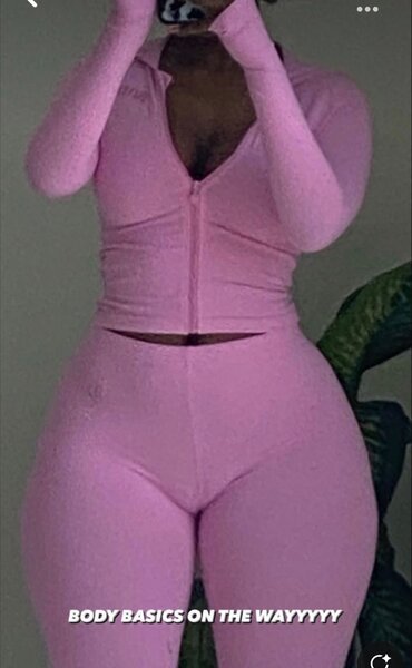 Ensemble sportif femme élégant