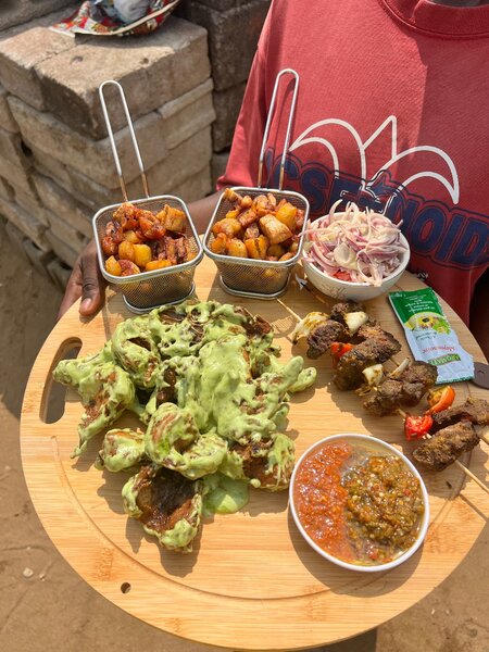 1 poulet + 2 broch+frite+alloc