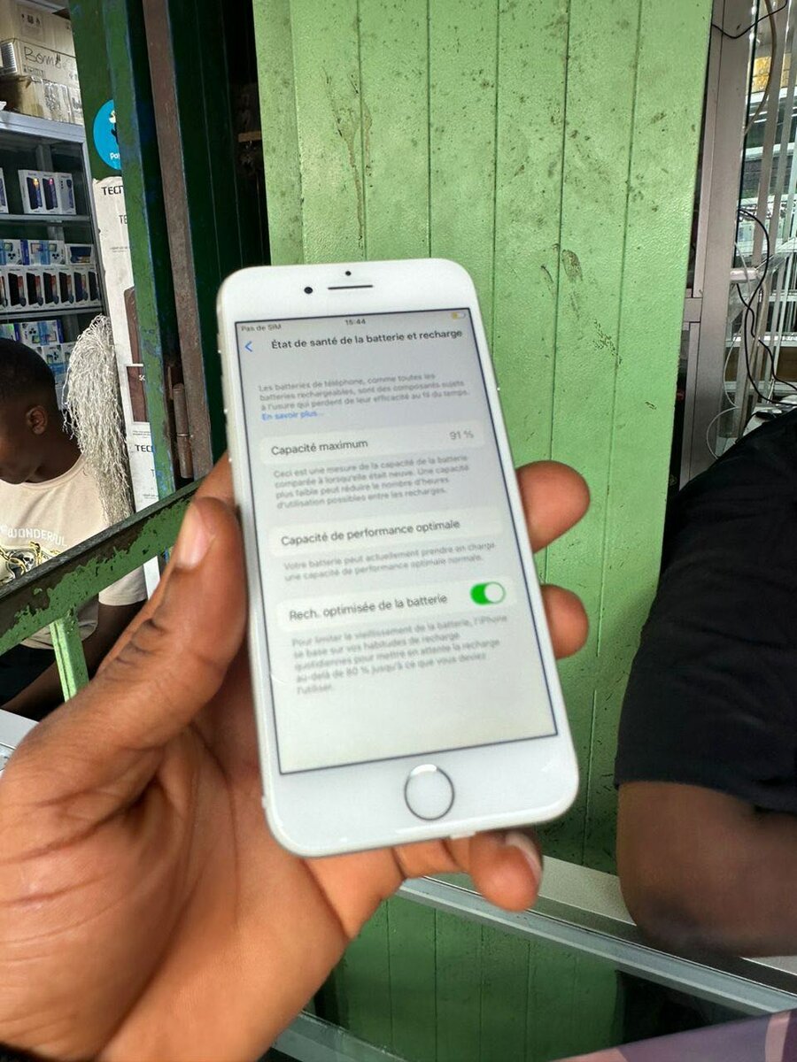 Ipone 8 simple 64GB bon prix pour toi