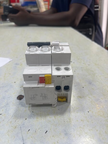 Disjoncteur Schneider 32A