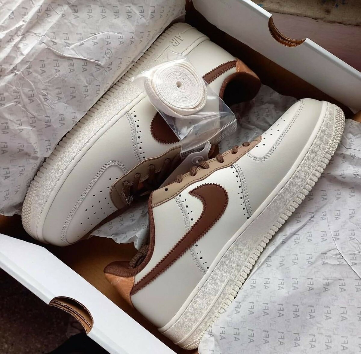 NIKE AIRFORCE CLASSIC