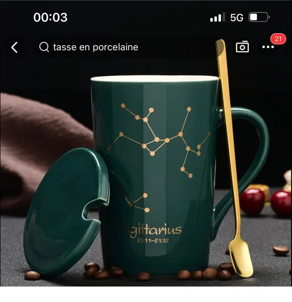 Tasse en porcelaine avec couvercle