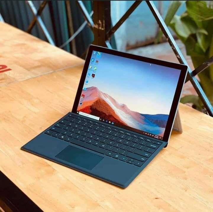 Surface pro 5-4-3 / 4-8 gb ram 256 SSD tactile et détachable