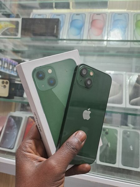 Iphone 13simple 128gigas CE Écran icloud déçu super propre