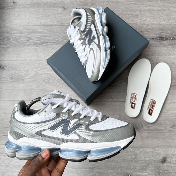 New Balance 2000