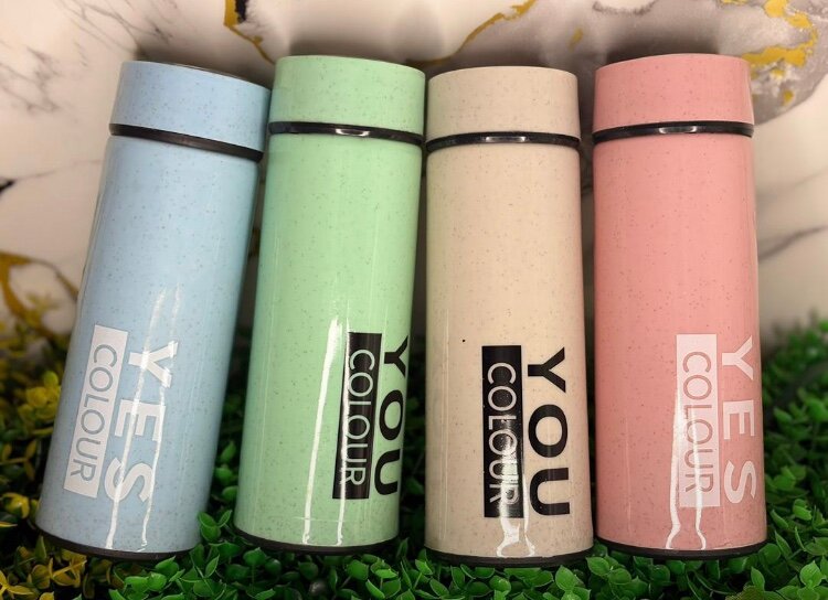 Gobelets réutilisables colorés