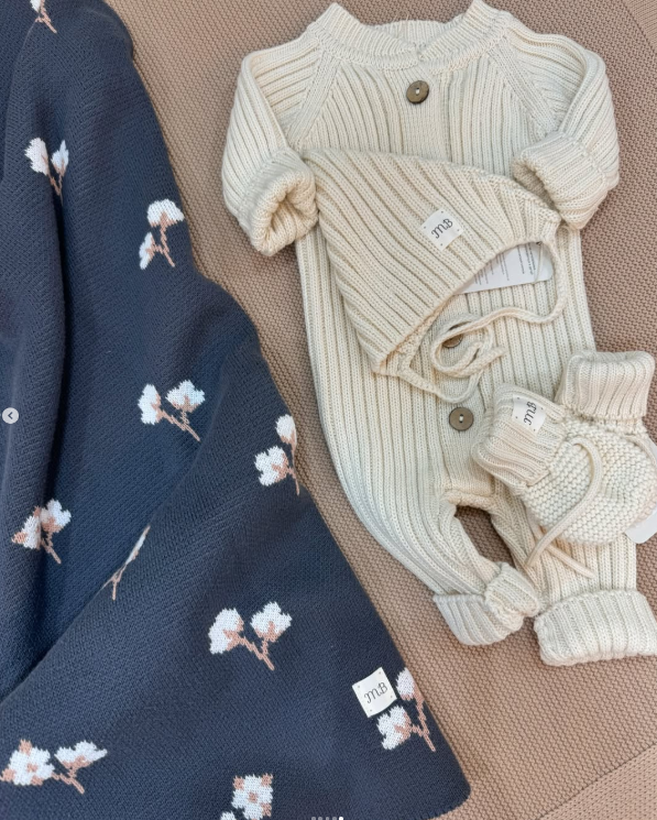 набор одежды из 100% органического хлопка.