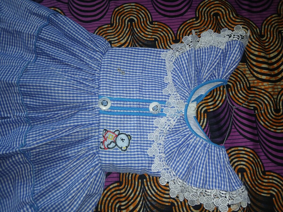 Robe bleue à carreaux pour filles