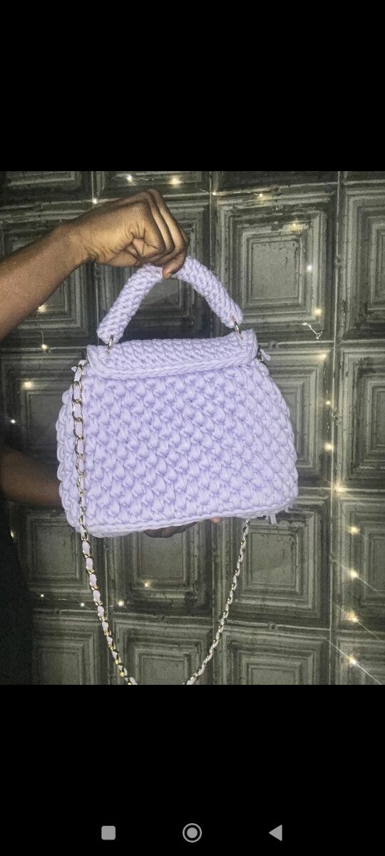 Sac à main tricoté violet