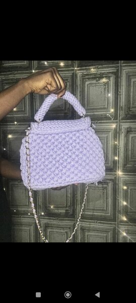Sac à main tricoté violet