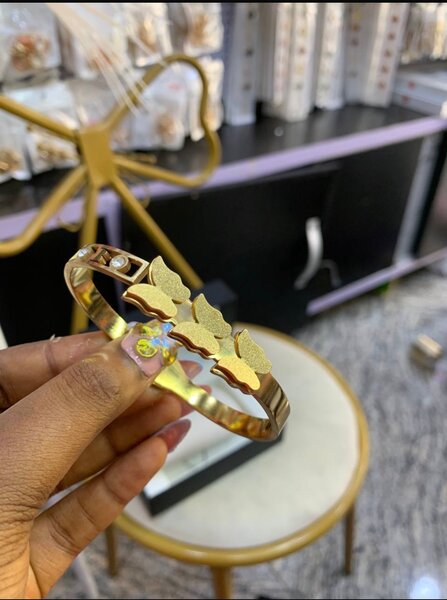 Elegant Gold Leaf Bracelet