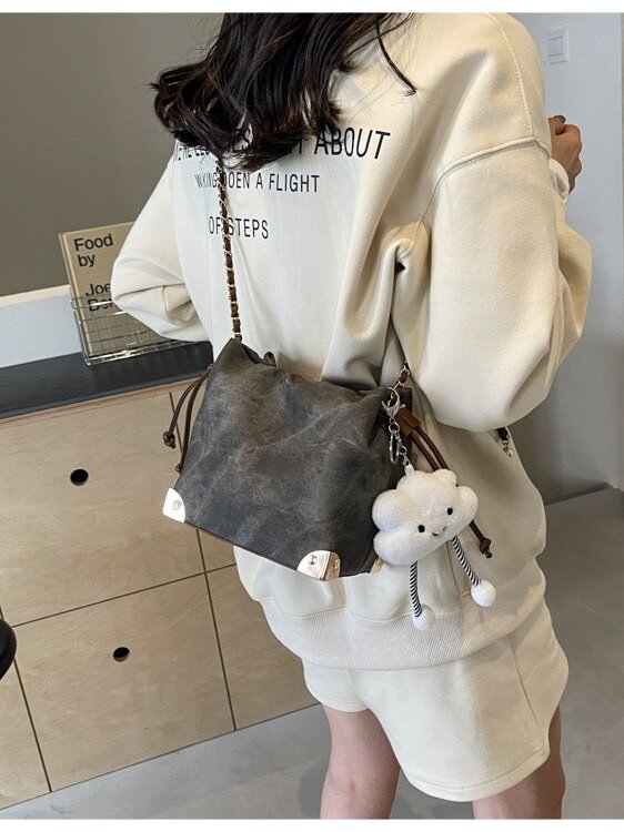 LADIES HANDBAGS- 24063