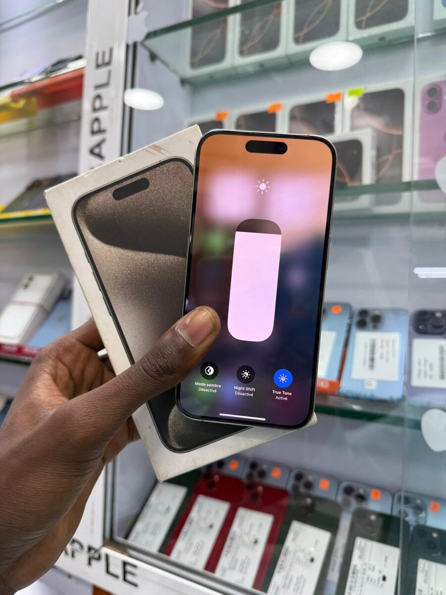 Disponible 15 Pro 128go CE