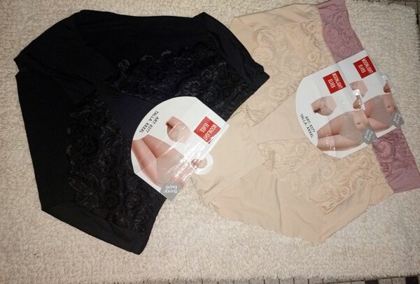 Culottes en dentelle féminine