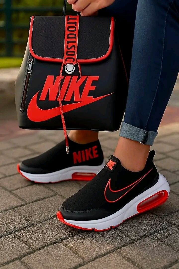 Sneakers et Sac à dos Nike Colorés