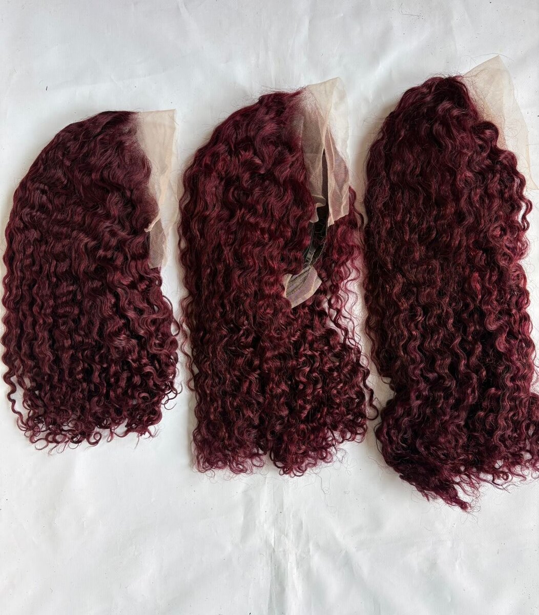 Perruques en dentelle bouclées