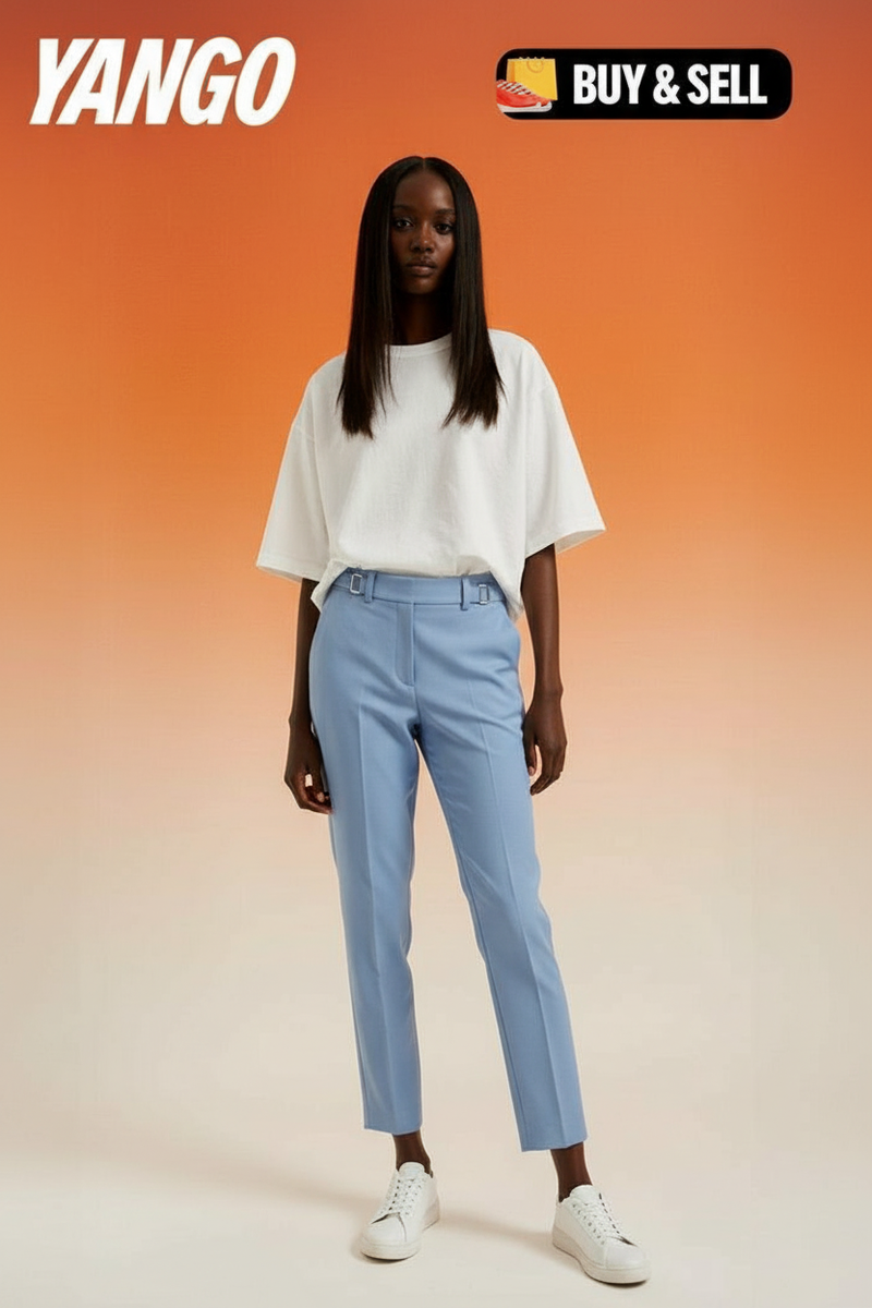 Pantalon bleu élégance féminine