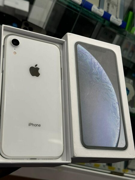 iPhone XR 64giga tout passe propre