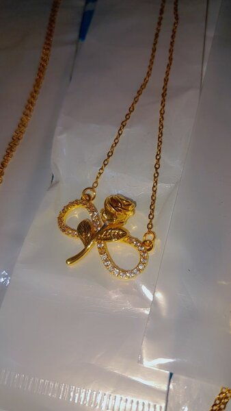 Collier pendentif papillon doré