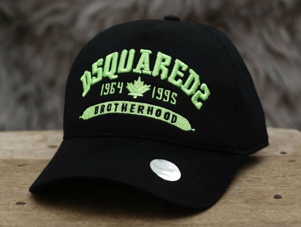 Casquettes noires tendance