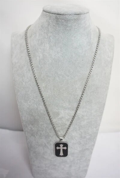 Collier pendentif croix élégante