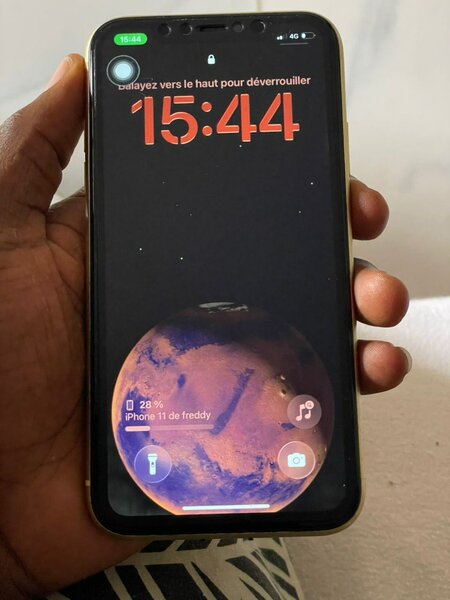 iPhone 11 jaune 64 Go