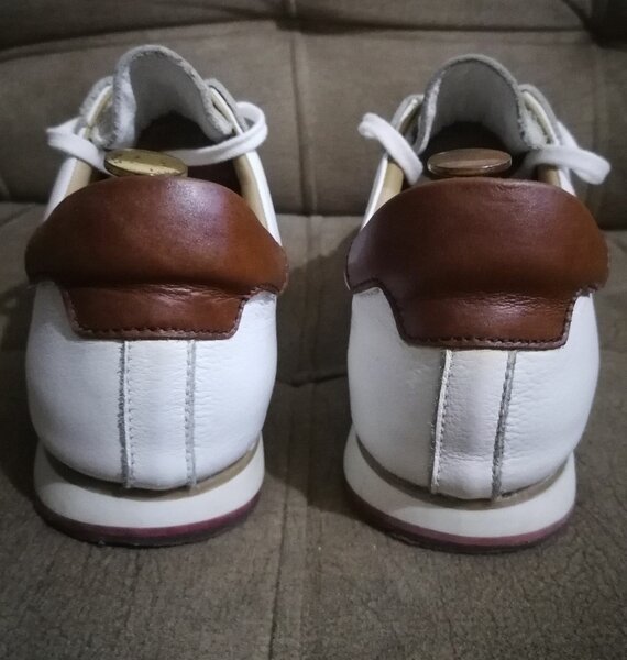 Chaussures blanches élégantes