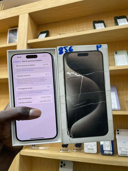 iPhone 15 Pro Max 256go quasi