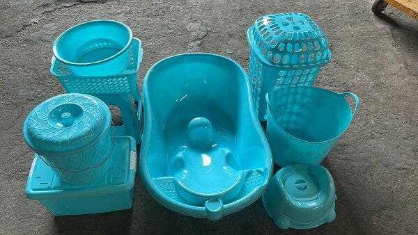 Baignoire bébé colorée