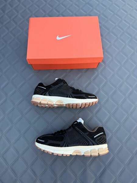 Chaussures de sport noires polyvalentes