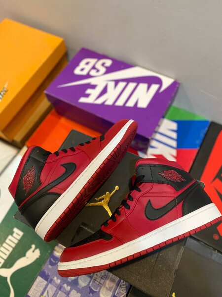 air jordan 1 mid ( authentic )