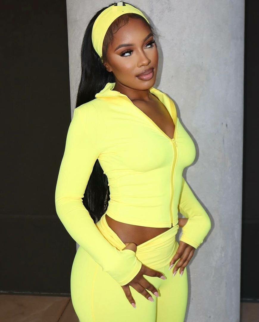 Tenue de sport jaune femme