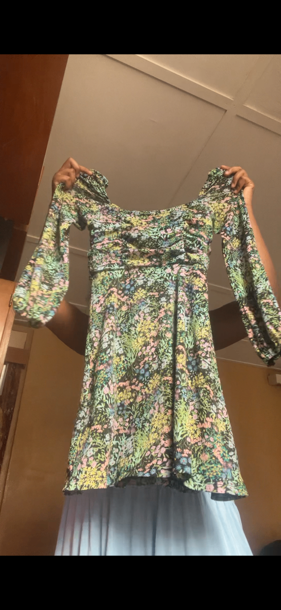 Robe fleurie à manches longues