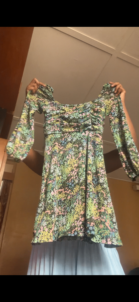 Robe fleurie à manches longues