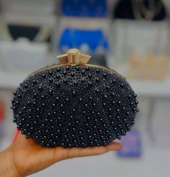 Clutch perles élégantes