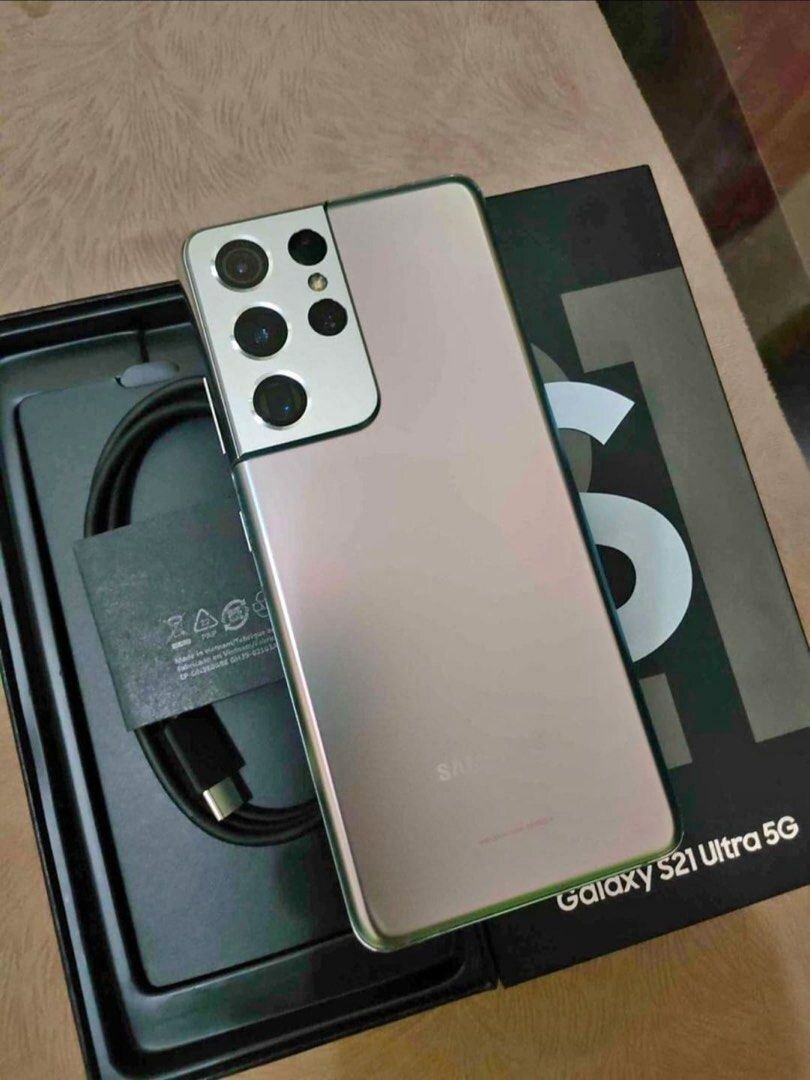 Galaxy S21 Ultra 5G 256gb/12gb ram fresh in box 12 months wa