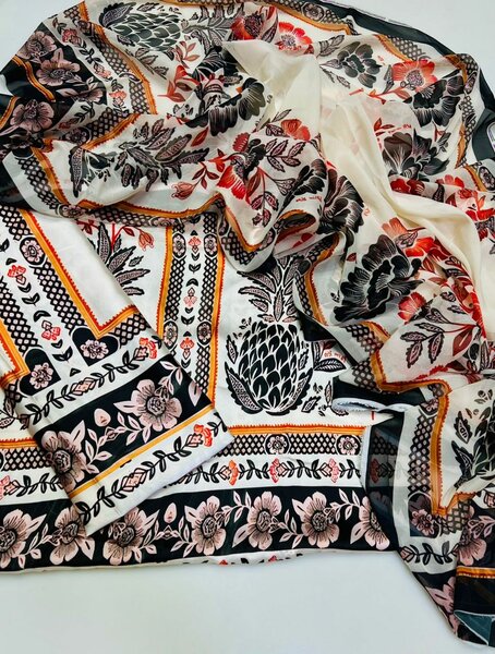 Unstitched three piece