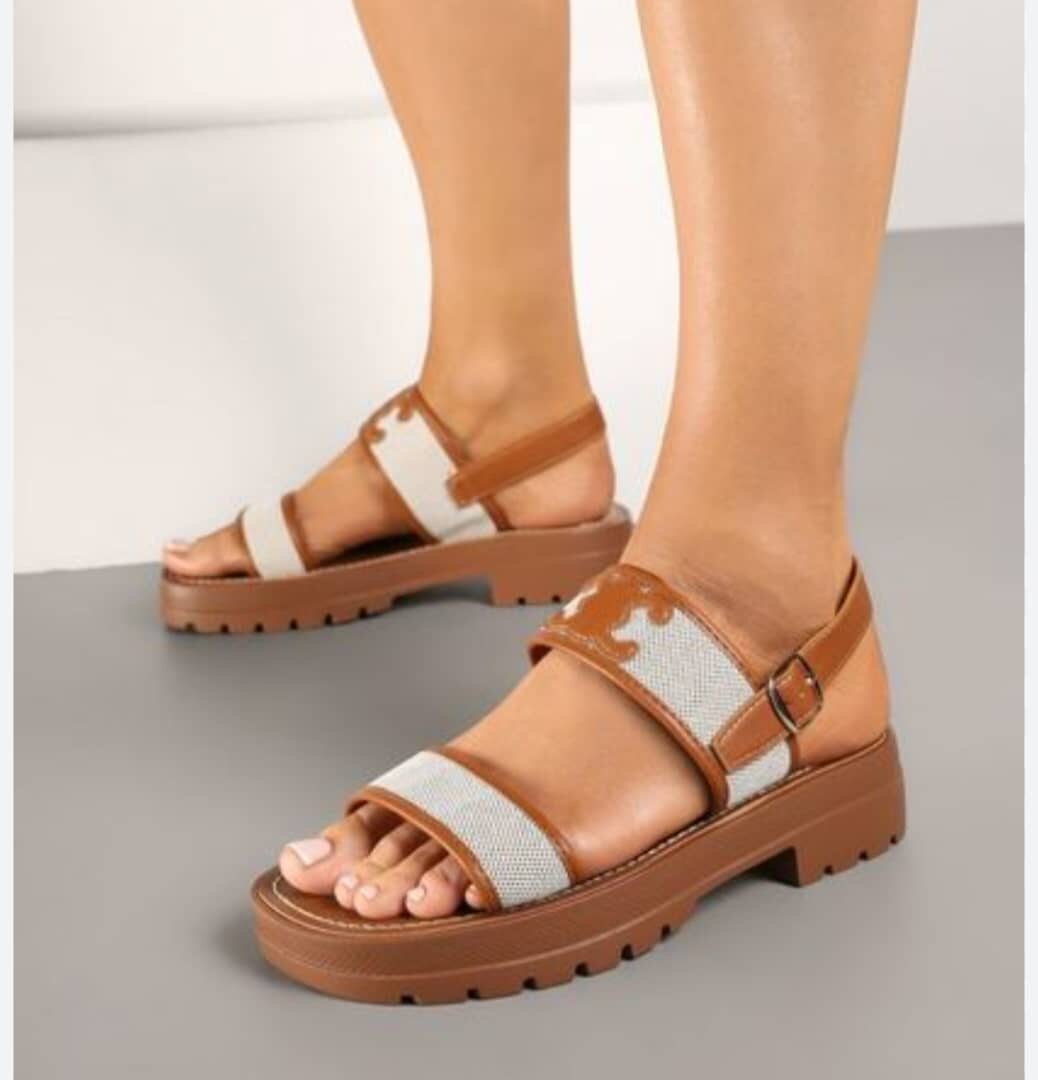 Sandales plates élégantes