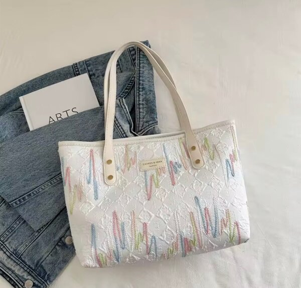 Sac à main élégant brodé