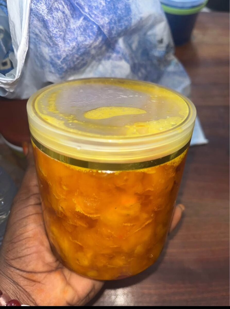 Sauce pimentée en pot