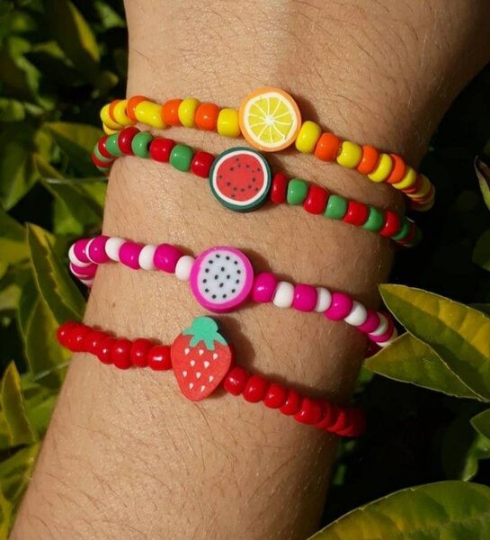 Bracelets en perles fruits colorés