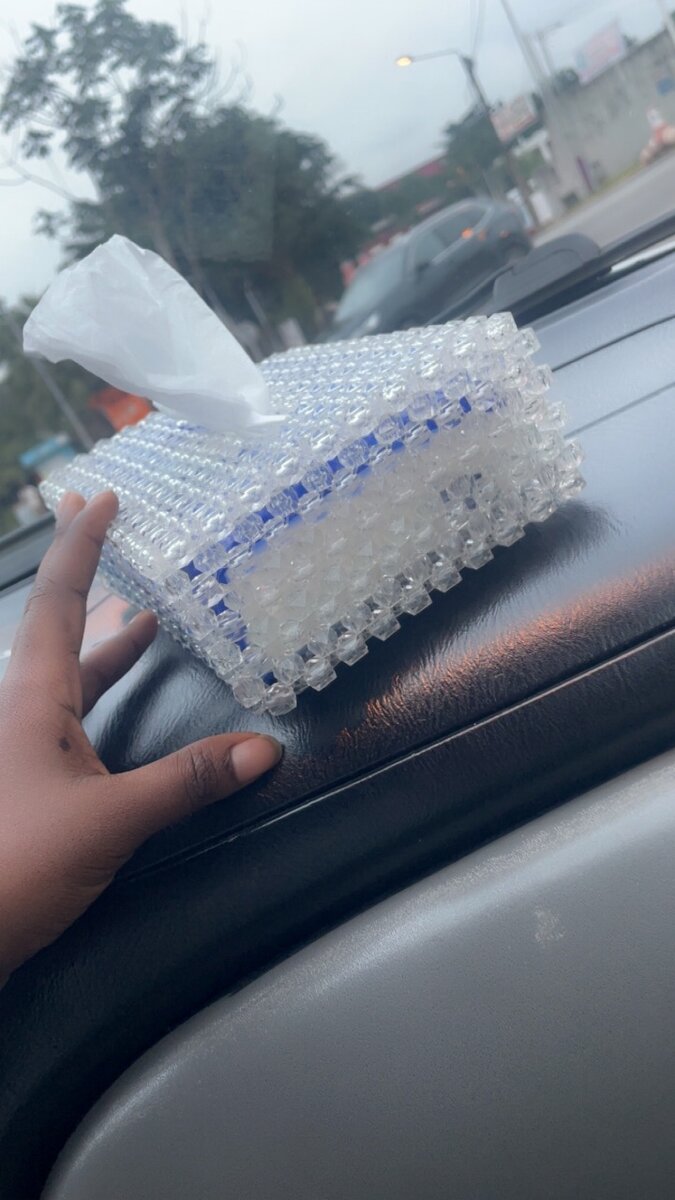 Boîte à mouchoirs perles élégante